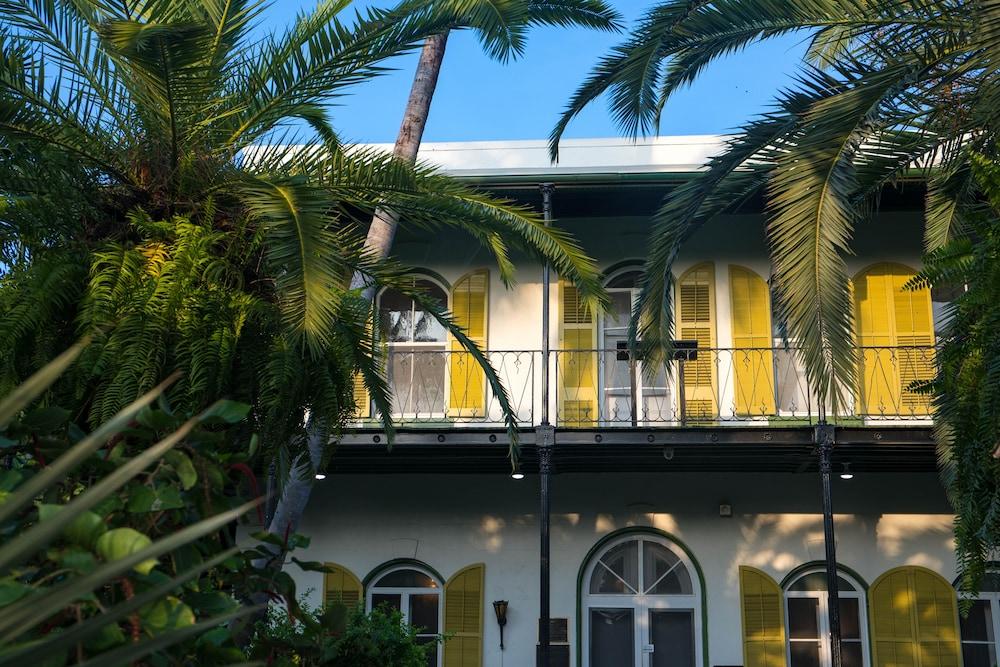 Santa Maria Suites Resort Key West Exterior photo